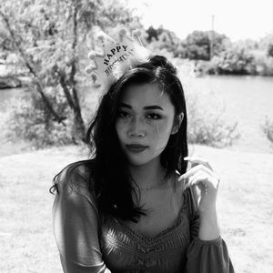 Meet your Posher, Claire